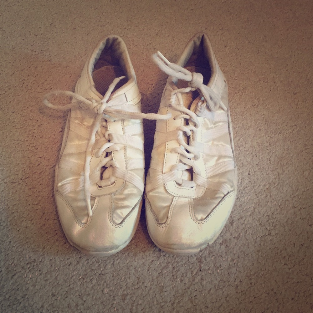 Nfinity cheer shoes